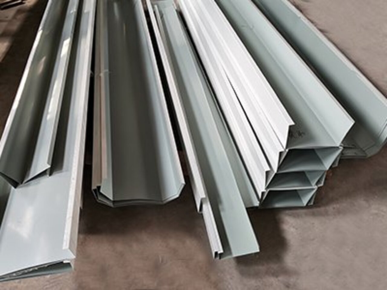 <b>彩鋼折彎件</b>